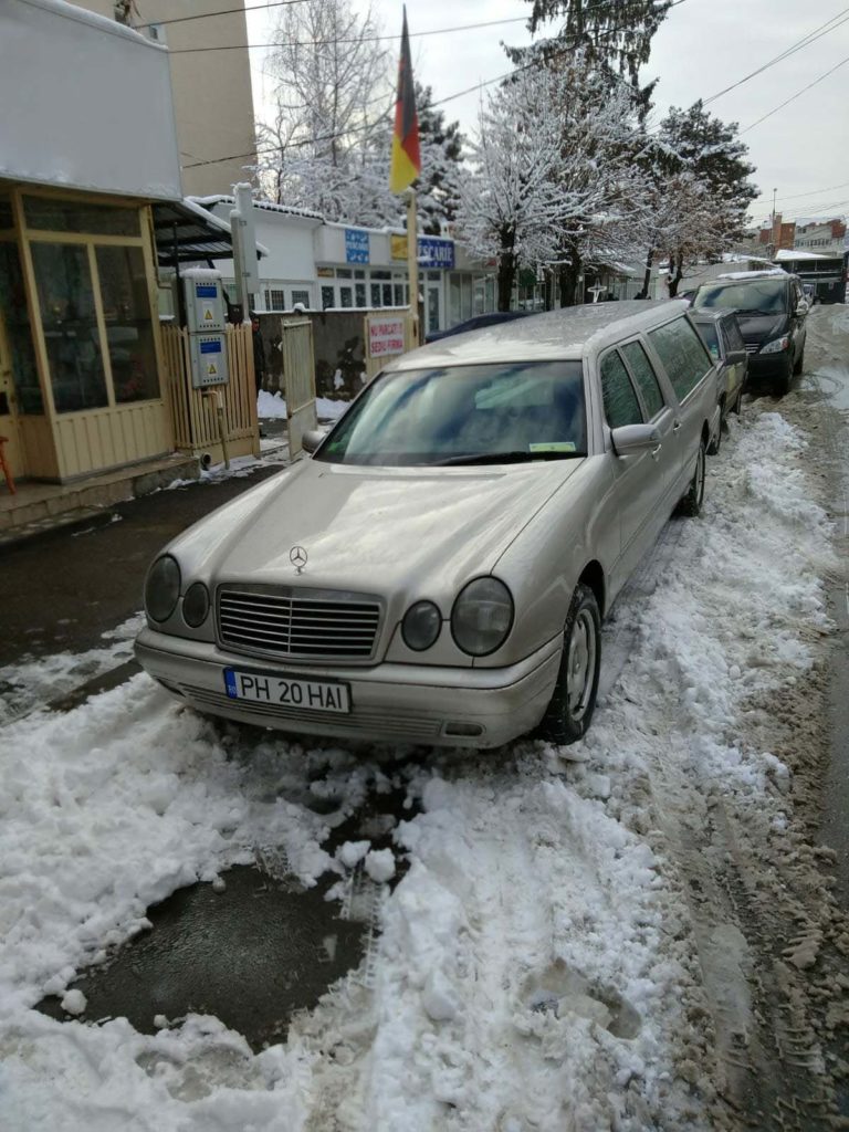 Masina pentru transportul decedatului