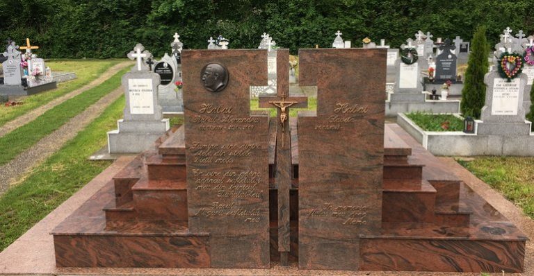 Exemplu de monument funerar de granit